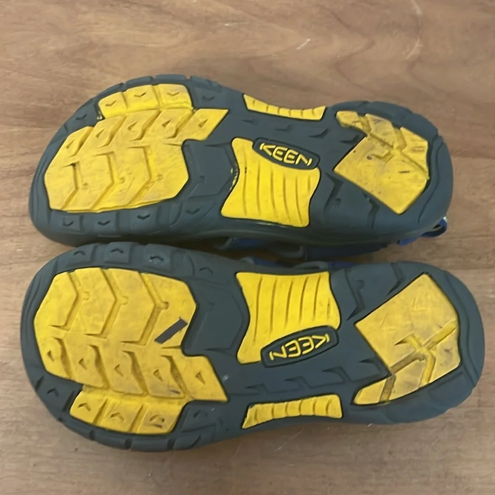 KEEN Water Sandals Size 9
